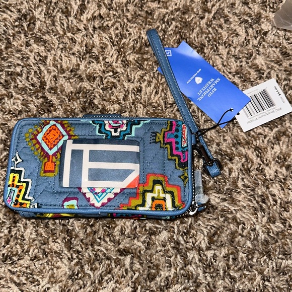 BNWOT Vera Bradley Smartphone Wristlet: “Painted Medallions” - Picture 4 of 16
